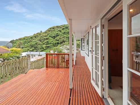 17 Holmes Grove, Naenae