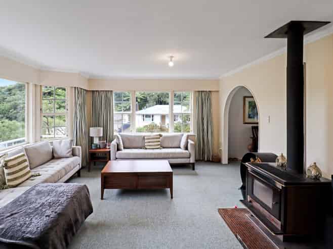 17 Holmes Grove, Naenae