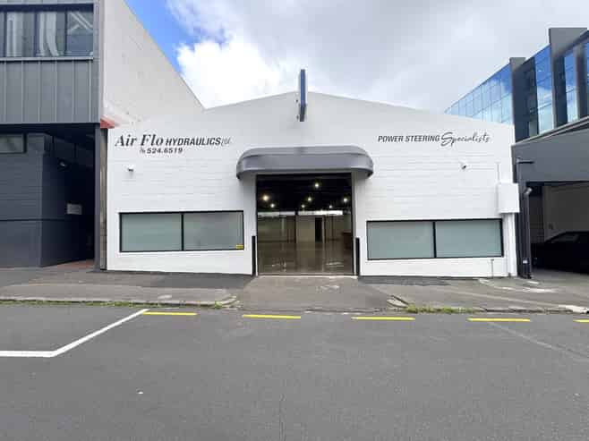 Refurbished Newmarket Standalone