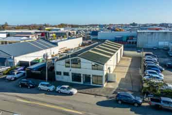 Sydenham Industrial with Large Yard! 