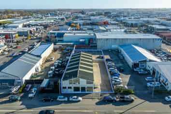 Sydenham Industrial with Large Yard! 