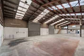 Sydenham Industrial with Large Yard! 