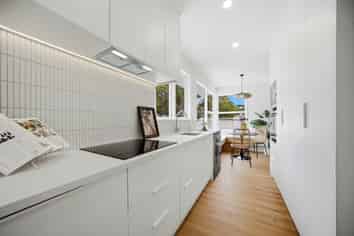 11 Juniper Road, Sunnynook