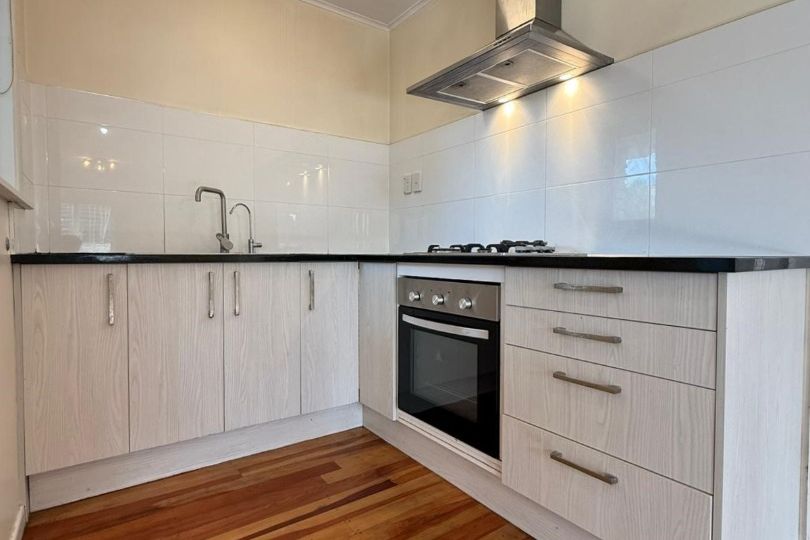 Sunny Elevated 3 Bedroom Home with Harbour Views - Widok 4