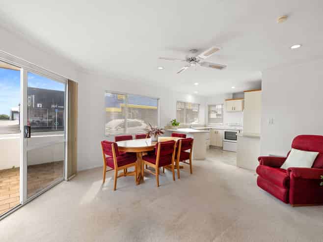 1 Strandon Place, Strandon