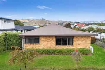 11 Buick Street, Redwoodtown