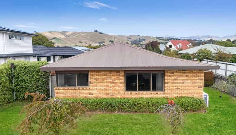 11 Buick Street, Redwoodtown