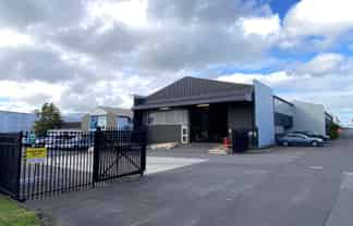 867SQM Functioinal Warehouse & Yard on Patiki Road