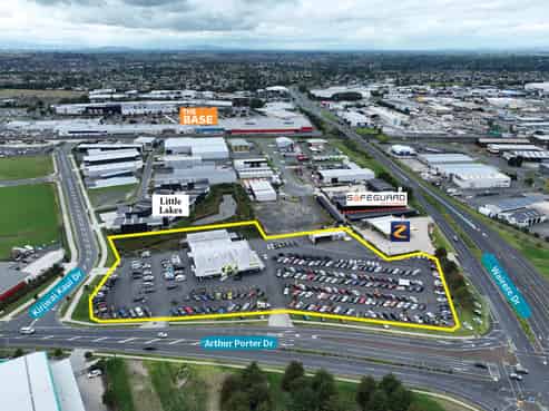 High Profile Corner - Premier Investment 
