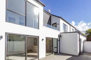 20B Hewitts Road, Merivale