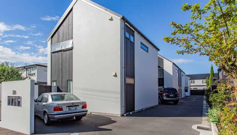 20B Hewitts Road, Merivale