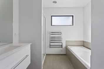 20B Hewitts Road, Merivale