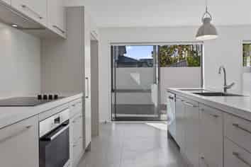 20B Hewitts Road, Merivale