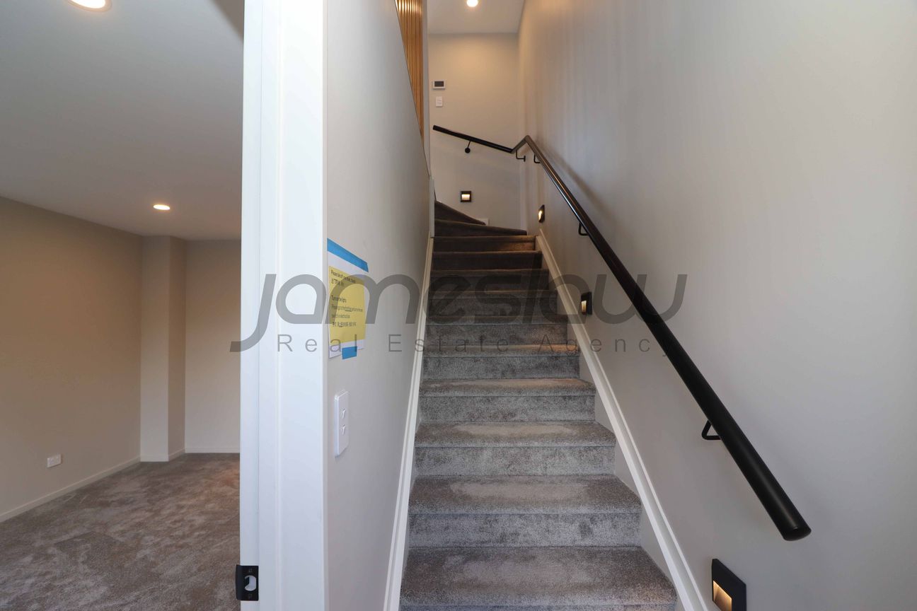 BRAND NEW! Spacious & Perfectly Positioned! - Więcej