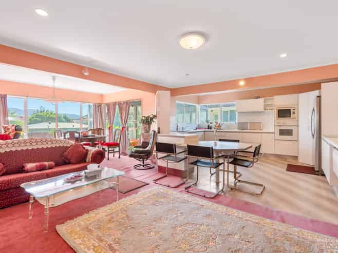 97 Easther Crescent, Kew