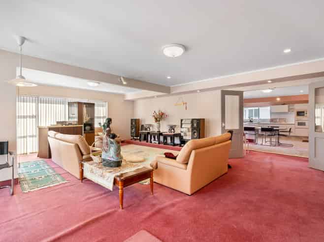 97 Easther Crescent, Kew