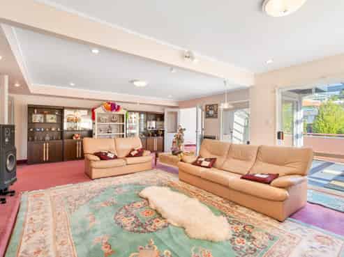 97 Easther Crescent, Kew