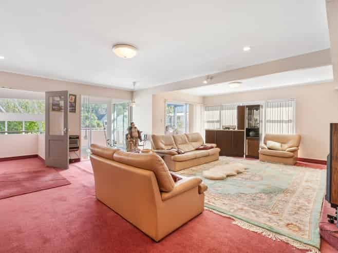 97 Easther Crescent, Kew