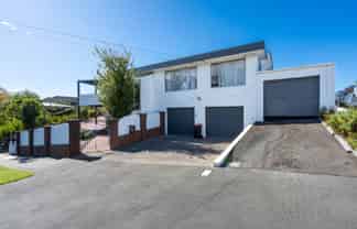 97 Easther Crescent, Kew