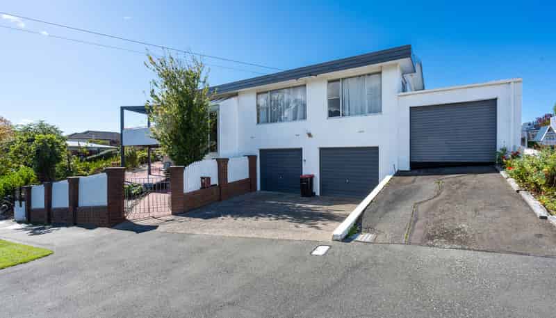 97 Easther Crescent, Kew