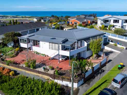 97 Easther Crescent, Kew