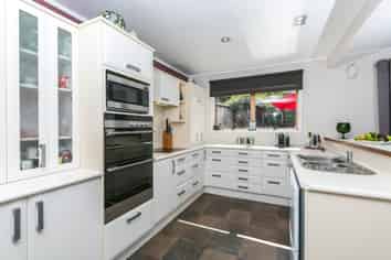 13 Matuhi Rise, Henderson