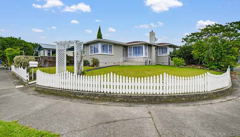 32 Langley Avenue, Milson