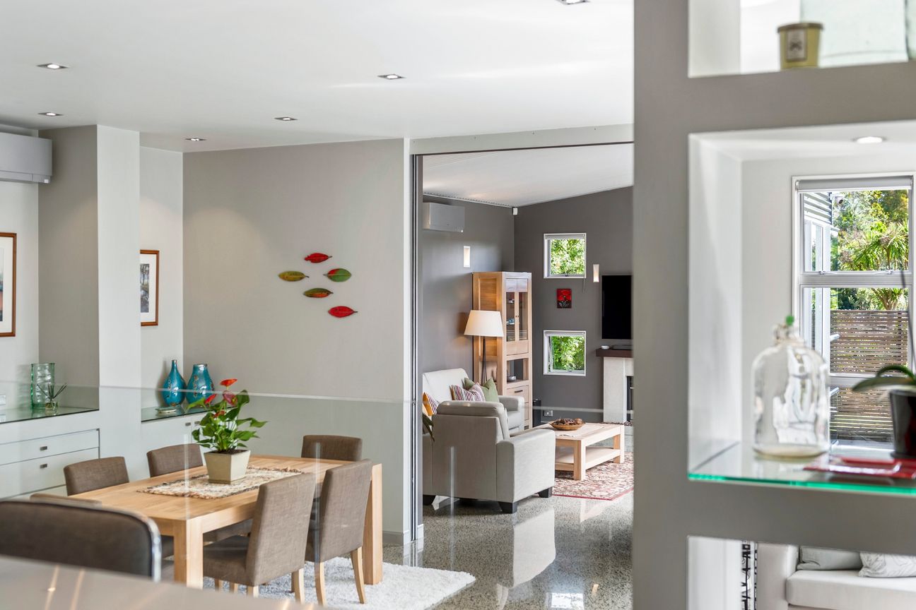 Resort-Style Sanctuary on 1,524 m² of Potential - Więcej
