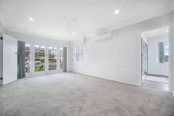 16 Sylvan Crescent, Te Atatu South