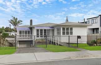 16 Sylvan Crescent, Te Atatu South