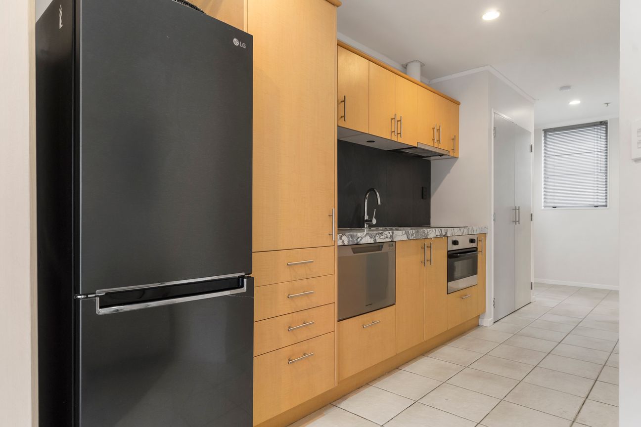 Rare Opportunity with two Carparks - Widok 6