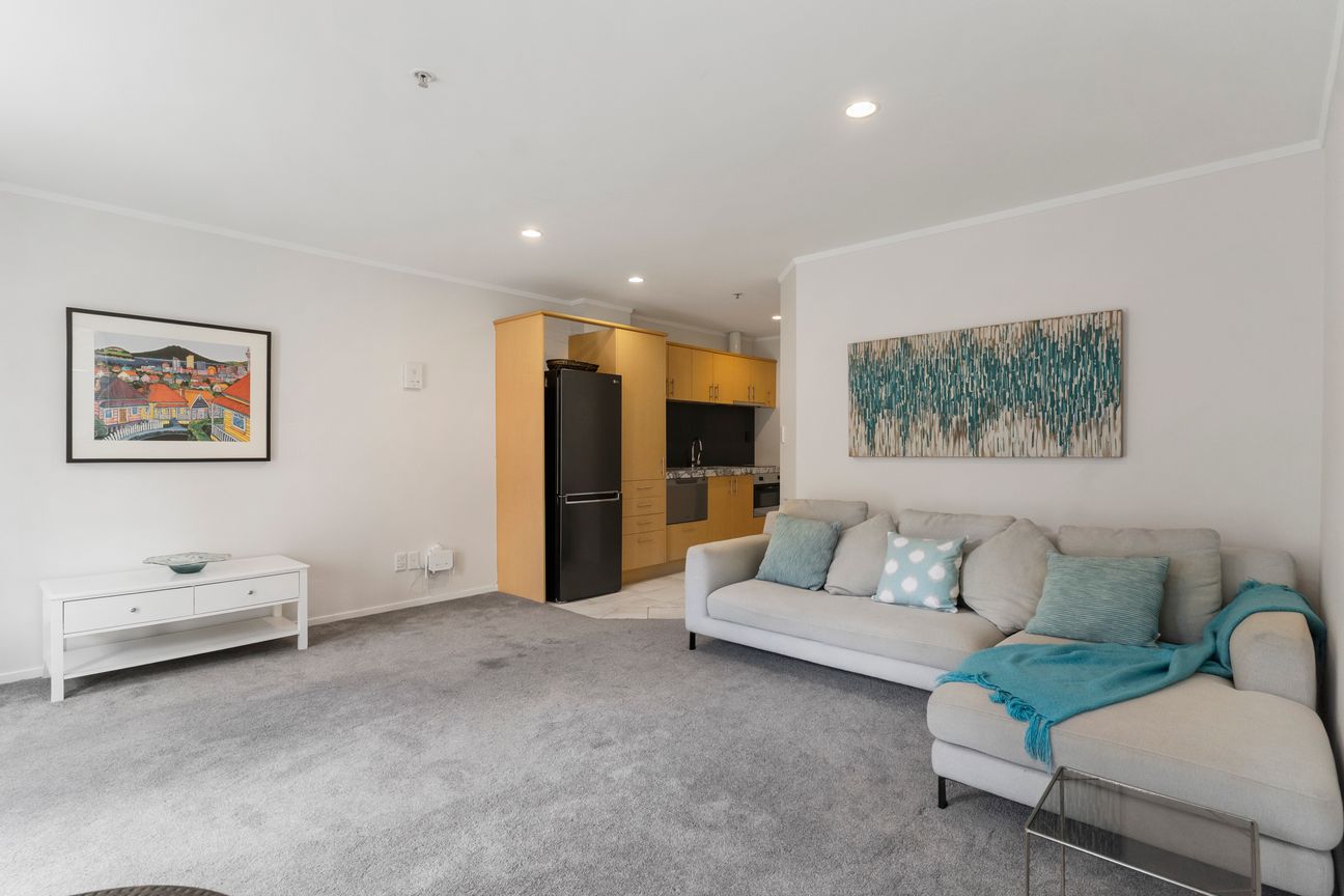 Rare Opportunity with two Carparks - Widok 5
