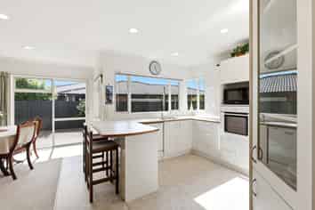 14 Chesterfield Way, Orewa