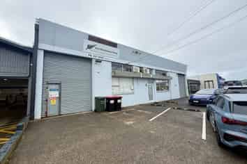 Functional Dual Warehouse with Office | 660m2