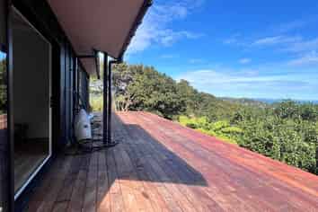 53 Crescent Road East, Ostend