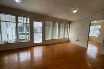 2/12 Dawn Place, Te Atatu South