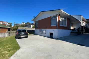 2/12 Dawn Place, Te Atatu South