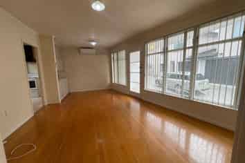 2/12 Dawn Place, Te Atatu South