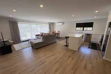 59a Montgomery Crescent , Bader