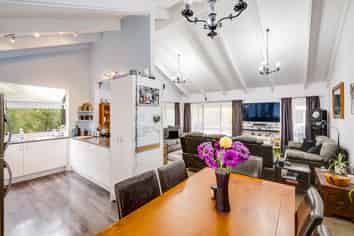 717 Duke Street, Mahora