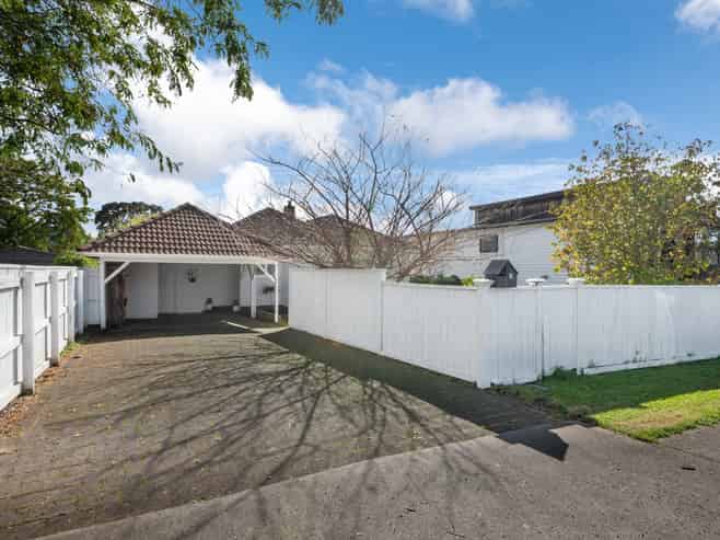 16 Achilles Crescent, Narrow Neck