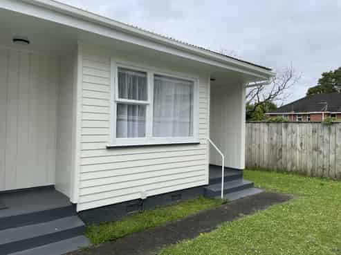 2/1A Tocker Street, Taita