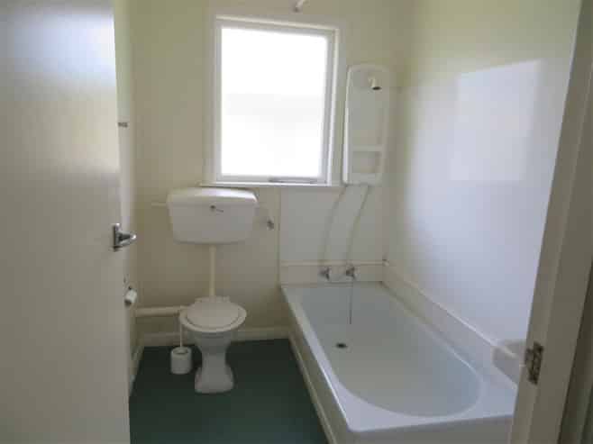 2/1A Tocker Street, Taita