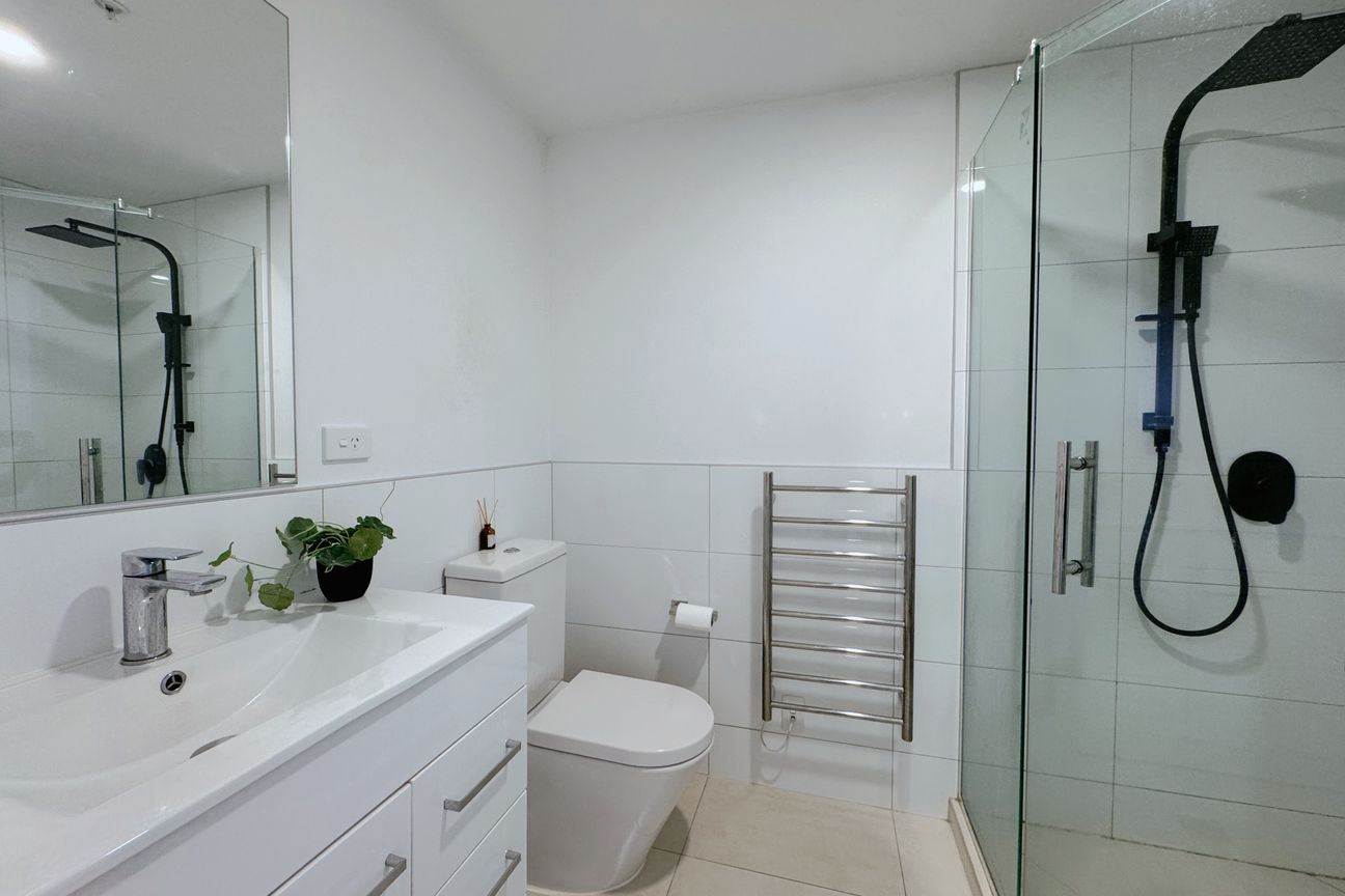 6% Return! Freehold!Highly Walkable ! - Aanzicht 5