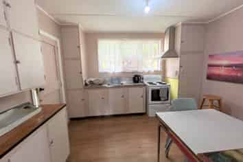 8 Churches Avenue, Mount Roskill