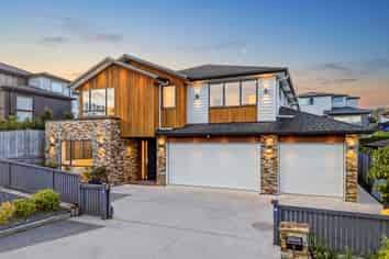 5 Luff Place, Long Bay