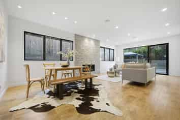 5 Luff Place, Long Bay