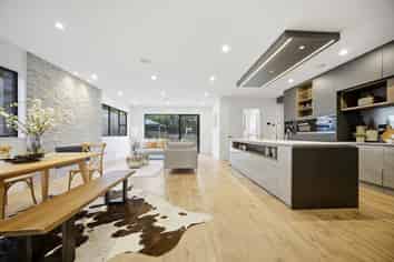 5 Luff Place, Long Bay