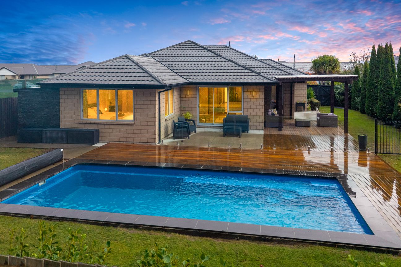 Now Priced - Poolside on Platform! - Bild 2