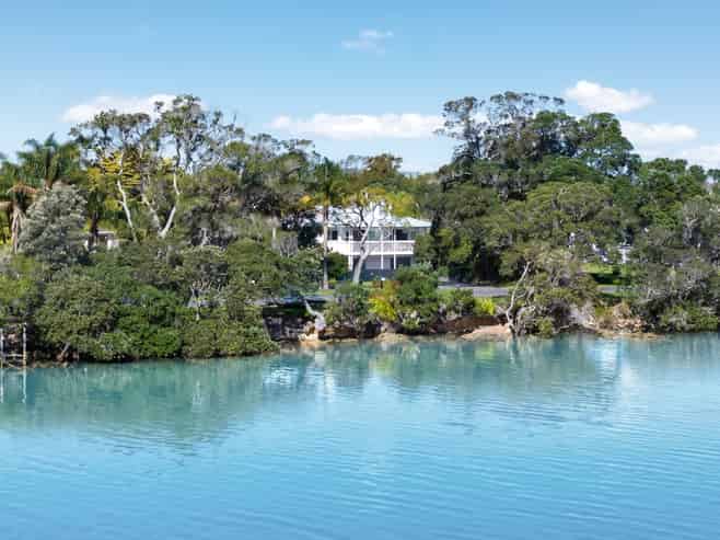 25 Riverside Drive, Point Wells
